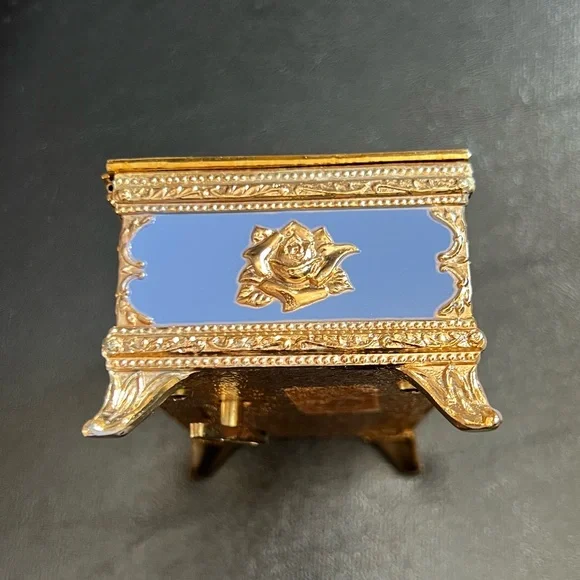 Blue Cameo Music Jewelry Box Plays ‘Wind Beneath My Wings Gold Accents Japan BMG
